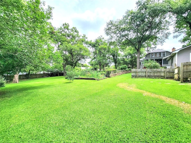 1406 Key St, Brenham, TX 77833 - view of yard