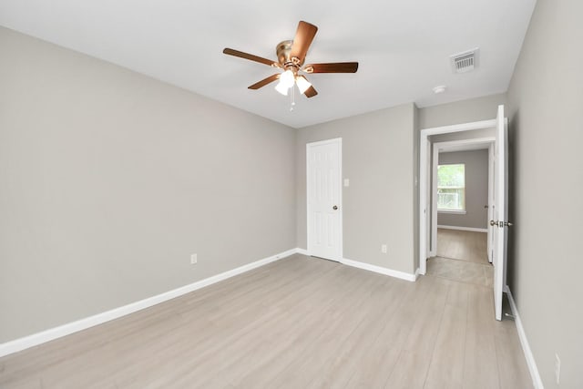 5722 Beldart St, Houston, TX 77033 - unfurnished room featuring light wood-style floors and ceiling fan