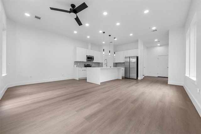 6815 Paris St, Houston, TX 77021 - unfurnished living room with ceiling fan, recessed lighting, and light wood-type flooring