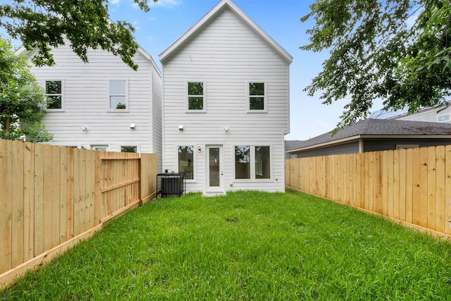 6815 Paris St, Houston, TX 77021 - back of house with a fenced backyard