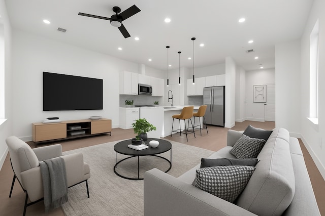 6817 Paris St, Houston, TX 77021 - living area featuring ceiling fan and recessed lighting