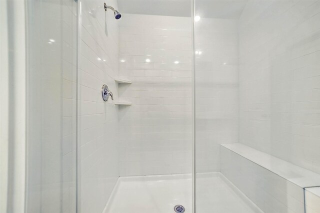 2921 Eden Lake Ln, Katy, TX 77493 - bathroom featuring tiled shower
