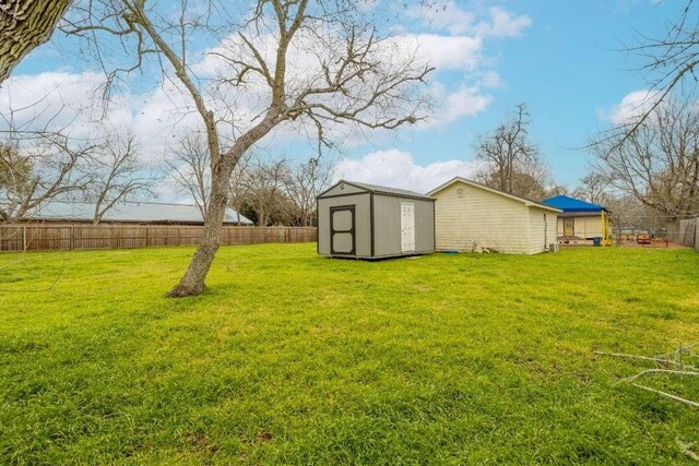 402 W Converse St, Weimar, TX 78962 - fenced backyard featuring a storage shed