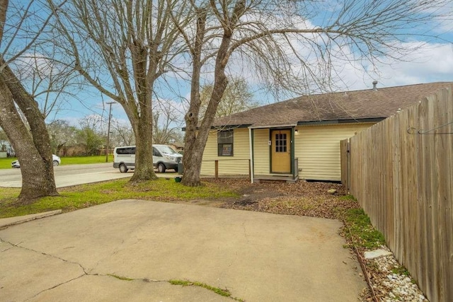 402 W Converse St, Weimar, TX 78962 - view of front of home