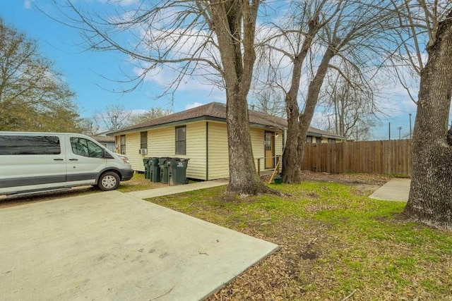 402 W Converse St, Weimar, TX 78962 - view of home's exterior