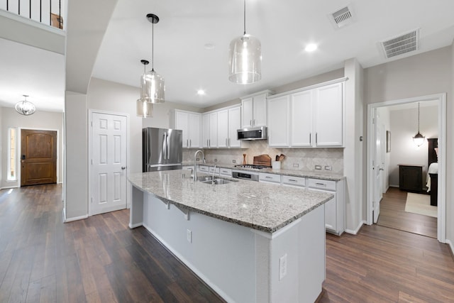 19610 Blushing Meadow Dr, Cypress, TX 77433 - kitchen featuring appliances with stainless steel finishes, dark wood-style floors, white cabinetry, a kitchen island with sink, and recessed lighting