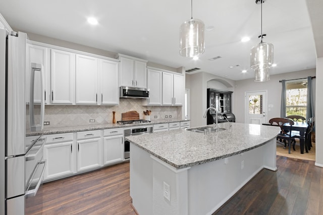 19610 Blushing Meadow Dr, Cypress, TX 77433 - kitchen with stainless steel appliances, dark wood-style flooring, white cabinetry, and recessed lighting