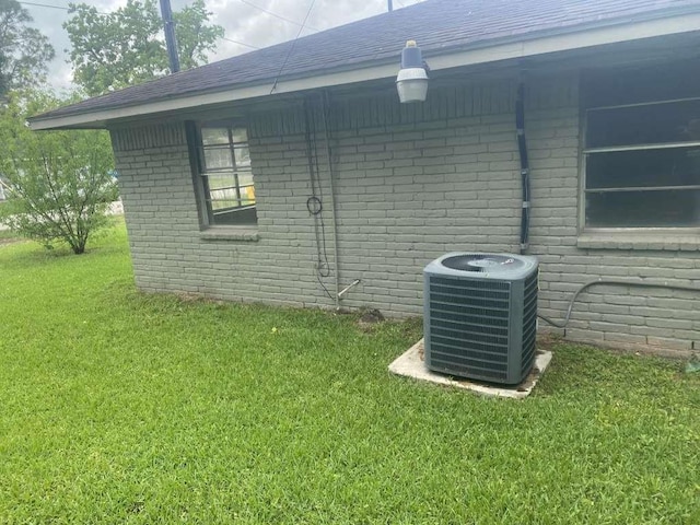 503 Willow St, Rosenberg, TX 77471 - view of home's exterior featuring brick siding, a yard, and a shingled roof