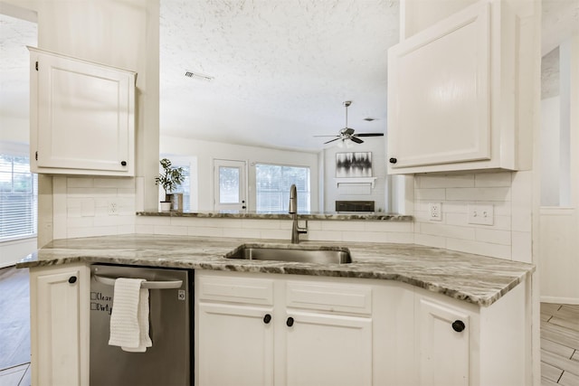 622 Magnolia Bend St, League City, TX 77573 - kitchen featuring stainless steel dishwasher, a ceiling fan, healthy amount of natural light, decorative backsplash, and a textured ceiling