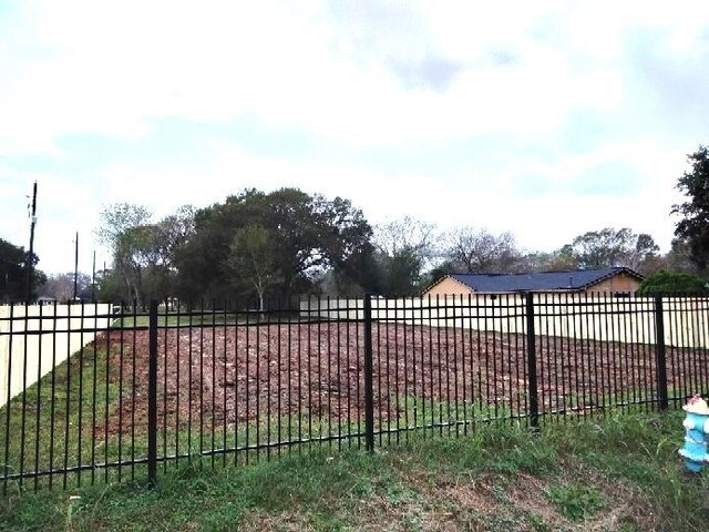 542 N Pine St, Arcola, TX 77583