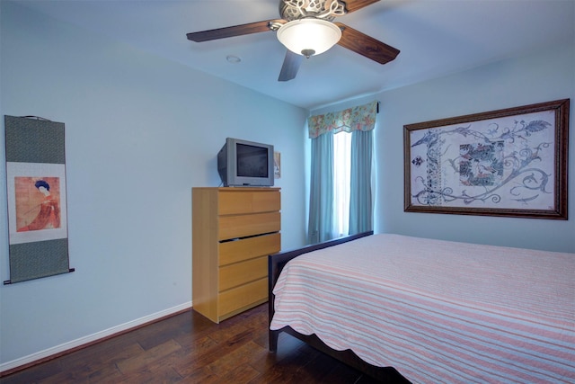 840 Threadneedle St E Unit 208, Houston, TX 77079 - bedroom featuring dark wood-type flooring and a ceiling fan
