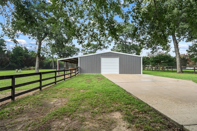 15590 Crown Oaks Dr, Montgomery, TX 77316 - garage featuring a detached garage and driveway