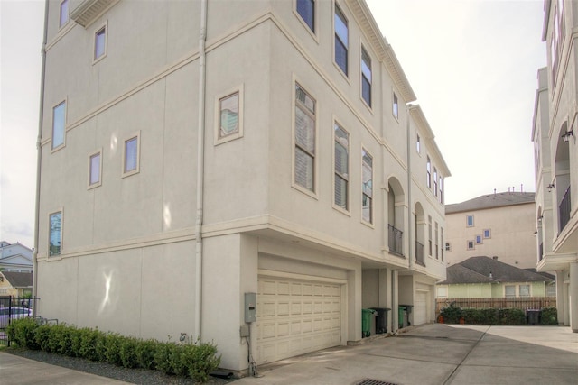 4314 Gibson St Unit B, Houston, TX 77007 - view of property with an attached garage