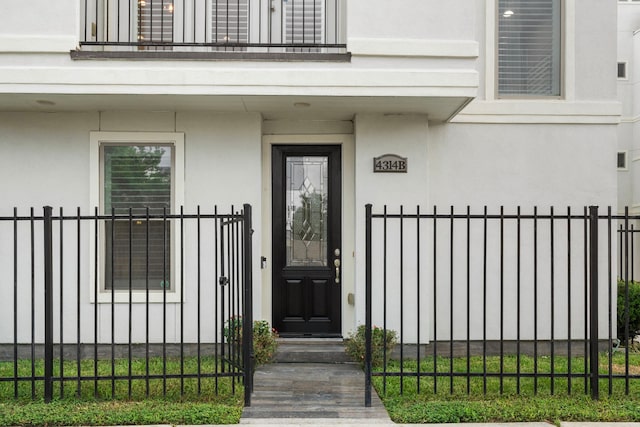 4314 Gibson St Unit B, Houston, TX 77007 - view of exterior entry featuring stucco siding and a balcony