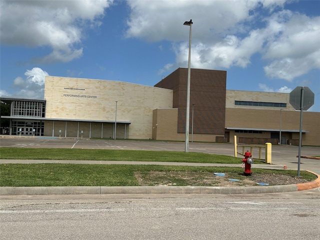 1205 Carmie St, Alvin, TX 77511 - view of building exterior