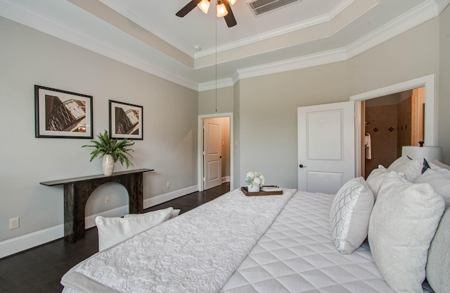 931 Shirkmere Rd, Houston, TX 77008 - bedroom featuring wood finished floors, ornamental molding, a raised ceiling, and a ceiling fan