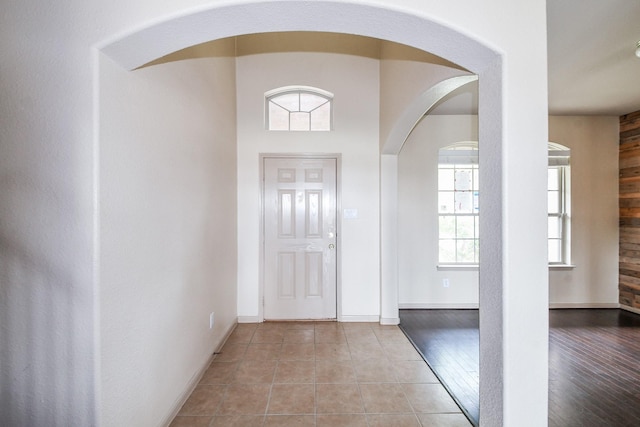 6533 Gray Birch Ln, Dickinson, TX 77539 - entrance foyer with arched walkways and tile patterned flooring