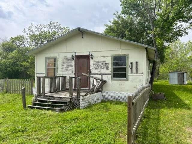 6708 Hawthorne Rd, Hitchcock, TX 77563 - back of house featuring a deck and a storage unit