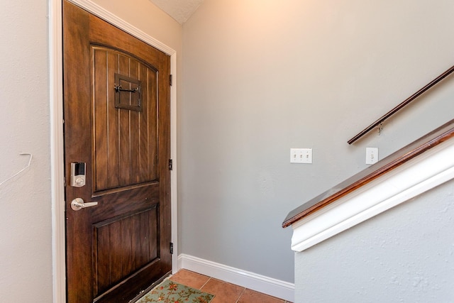 6335 Danshire Ct, Houston, TX 77049 - entryway featuring light tile patterned flooring and baseboards