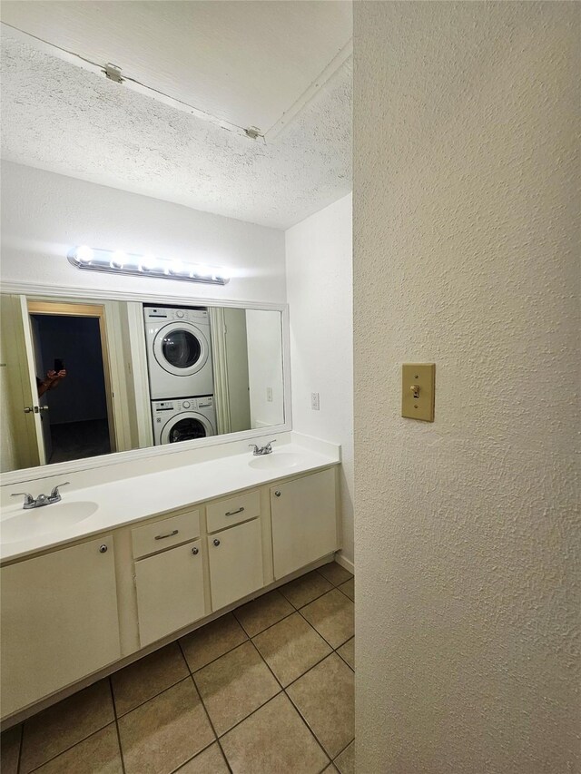 7950 N Stadium Dr Unit 191, Houston, TX 77030 - full bath featuring estacked washer and dryer, double vanity, tile patterned floors, a textured wall, and a textured ceiling