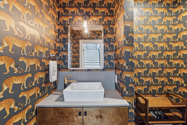 1712 Michigan St, Houston, TX 77006 - wine room with a sink and wallpapered walls