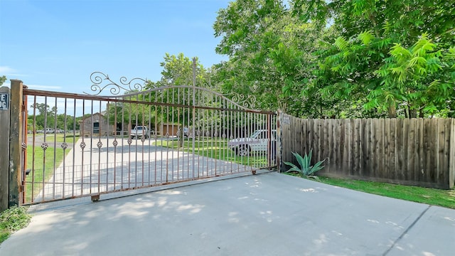 1804 Esther Dr, Houston, TX 77088 - view of gate