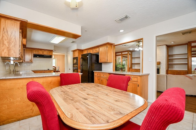 11103 Pembridge Dr, Houston, TX 77071 - kitchen featuring black appliances, under cabinet range hood, light countertops, a peninsula, and recessed lighting