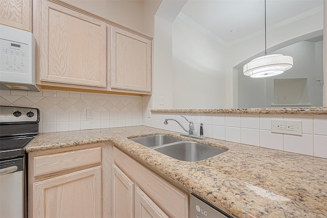 2710 Grants Lake Blvd Unit T6, Sugar Land, TX 77479 - kitchen with white microwave, electric range, crown molding, light brown cabinets, and decorative backsplash