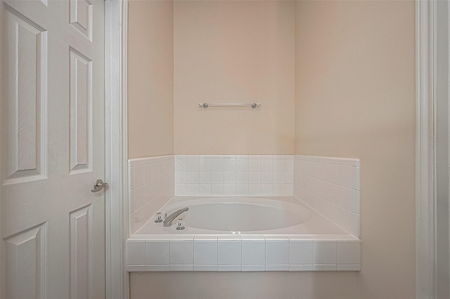 2710 Grants Lake Blvd Unit T6, Sugar Land, TX 77479 - bathroom with a garden tub
