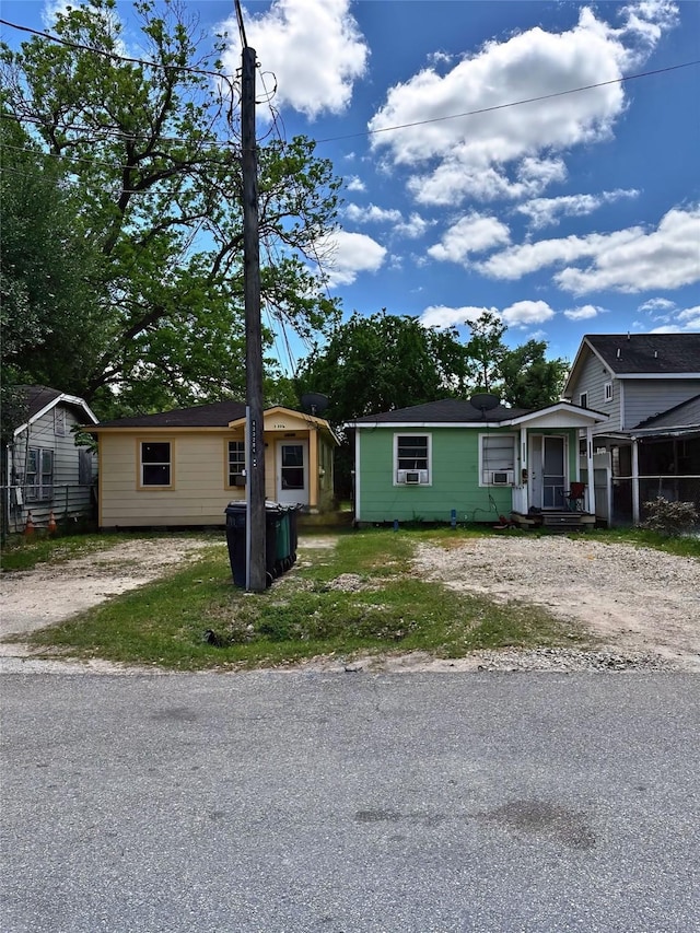 1204 Johnston St, Houston, TX 77022 - view of front of property