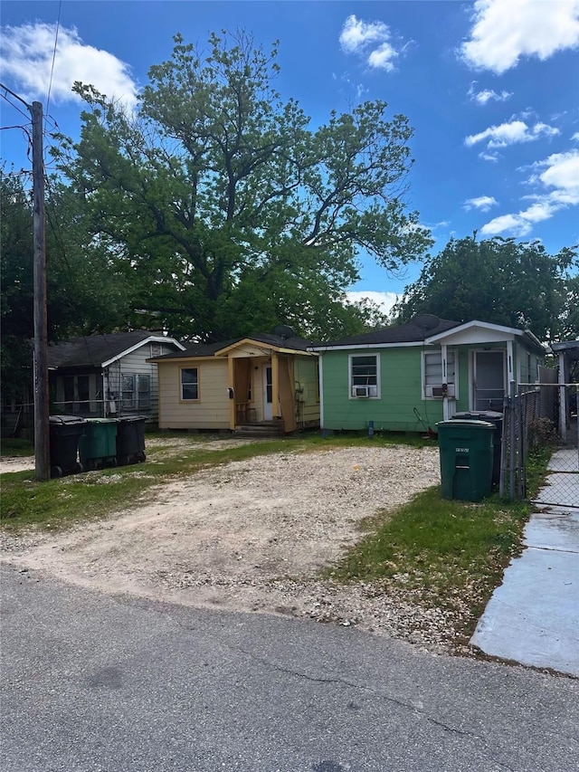 1204 Johnston St, Houston, TX 77022 - view of front of property
