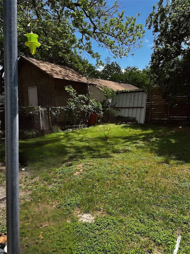 1204 Johnston St, Houston, TX 77022 - view of yard