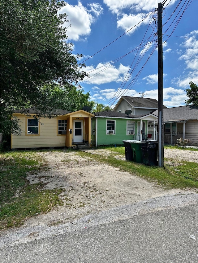1204 Johnston St, Houston, TX 77022 - view of front of property