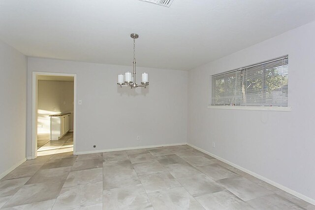 6407 Nuben St, Houston, TX 77091 - unfurnished room featuring a chandelier and baseboards