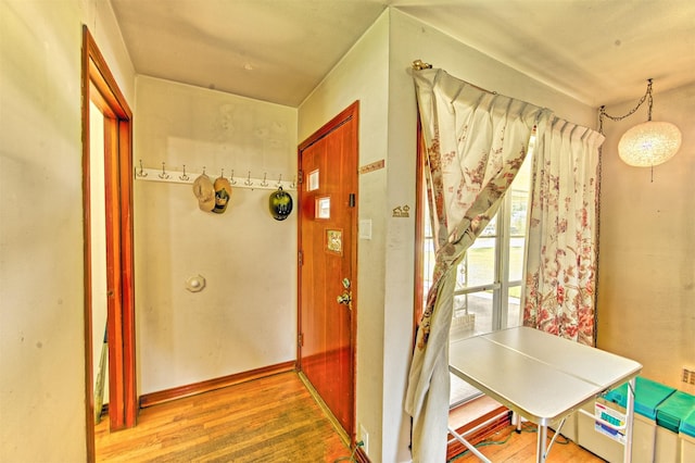 1726 Wilde Rock Way, Houston, TX 77018 - hallway featuring wood finished floors