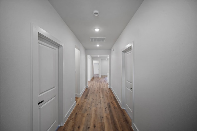 19219 Hikers Trail Dr, Humble, TX 77346 - hall featuring dark wood-type flooring and recessed lighting
