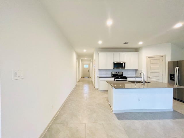 4107 Yosemite Valley Ct, Katy, TX 77494 - kitchen featuring stainless steel appliances, recessed lighting, tasteful backsplash, an island with sink, and white cabinetry