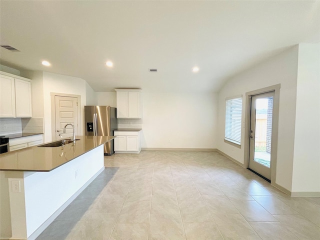 4107 Yosemite Valley Ct, Katy, TX 77494 - kitchen featuring stainless steel refrigerator with ice dispenser, tasteful backsplash, recessed lighting, an island with sink, and light tile patterned floors