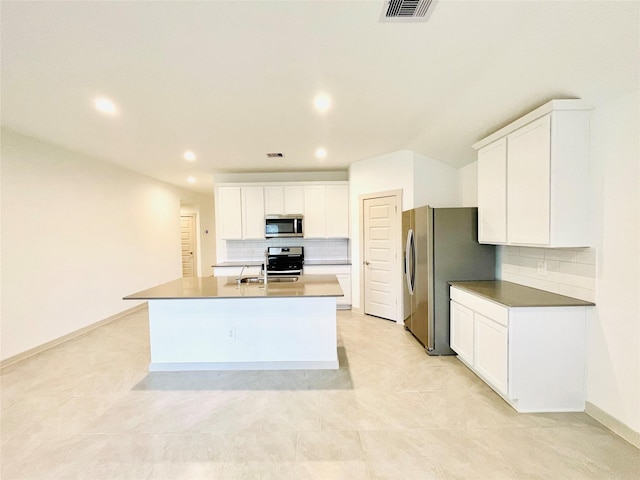 4107 Yosemite Valley Ct, Katy, TX 77494 - kitchen featuring appliances with stainless steel finishes, backsplash, a kitchen island with sink, white cabinetry, and recessed lighting