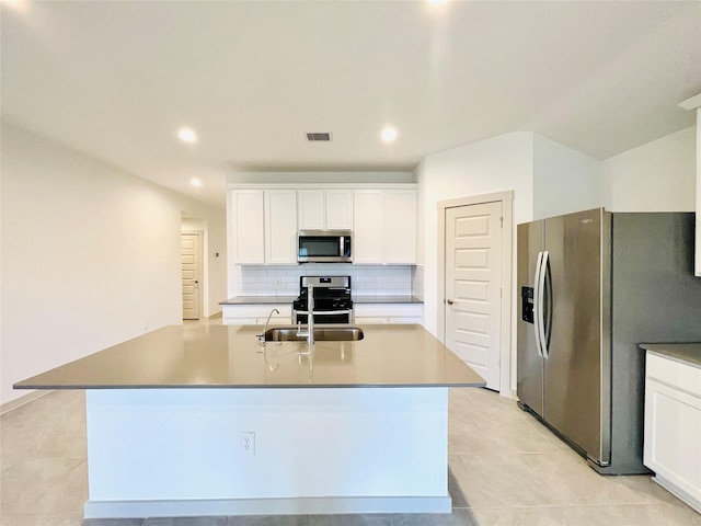 4107 Yosemite Valley Ct, Katy, TX 77494 - kitchen featuring appliances with stainless steel finishes, tasteful backsplash, a kitchen island with sink, white cabinets, and recessed lighting