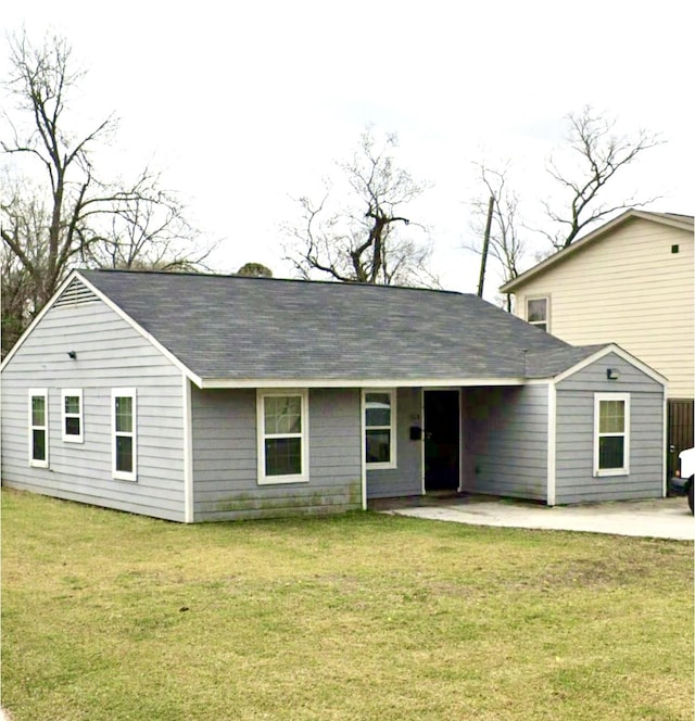5510 Chennault Rd, Houston, TX 77033 - view of front of property featuring a patio, a front yard, and roof with shingles