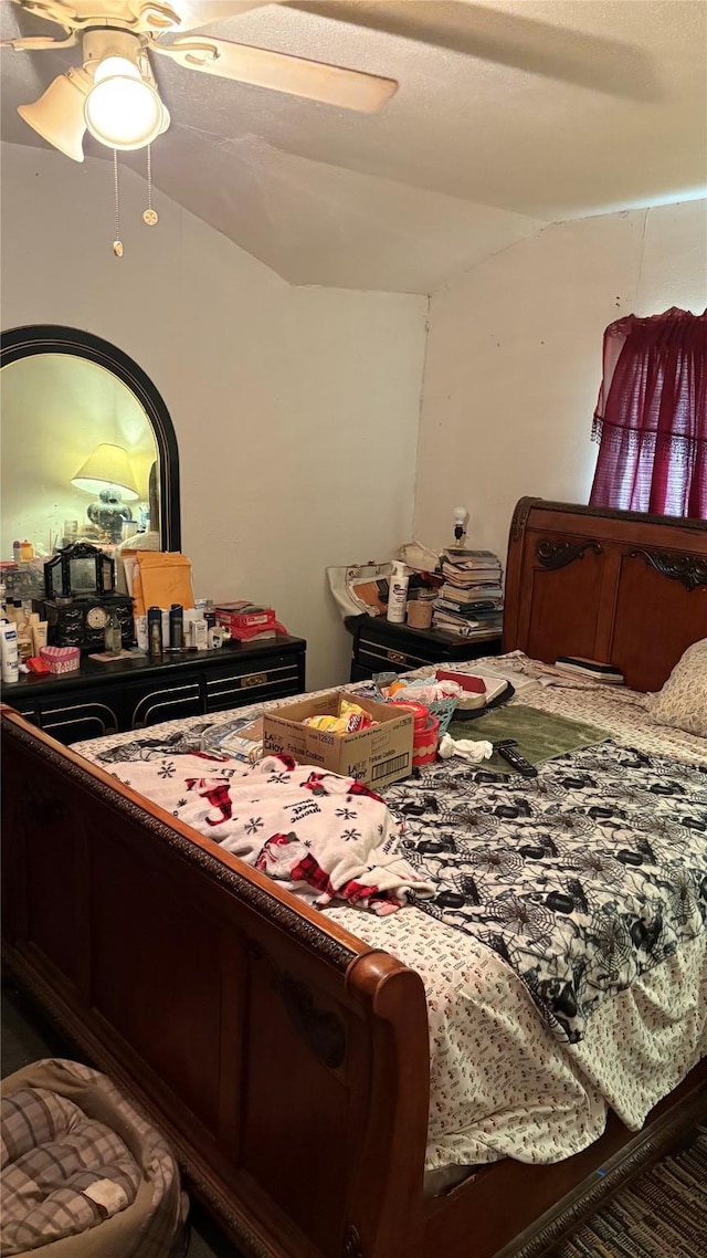 5510 Chennault Rd, Houston, TX 77033 - bedroom with a ceiling fan