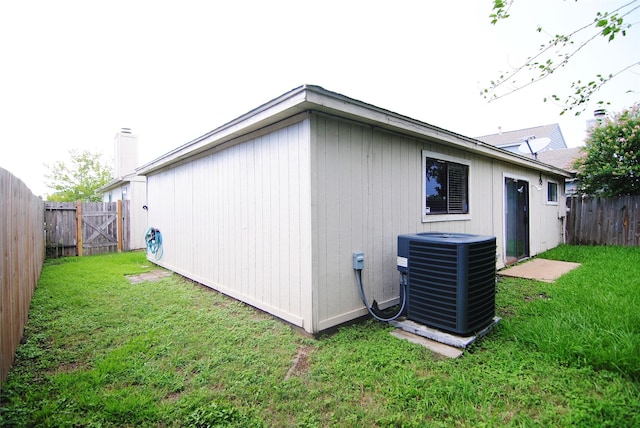 6503 Gladewell Dr, Houston, TX 77072 - view of side of home featuring a central air condition unit and a fenced backyard