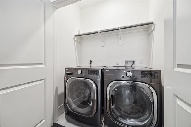 1825 Northwood Dr, Houston, TX 77009 - washroom with washer and clothes dryer