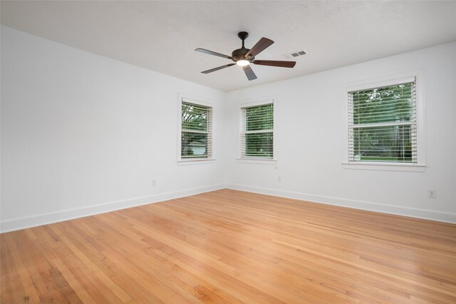 8932 Padfield St, Houston, TX 77055 - unfurnished room with light wood-style flooring and a ceiling fan