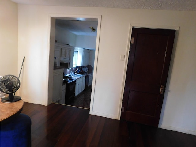 20661 Cochran Rd, Prairie View, TX 77445 - hall featuring dark wood finished floors and baseboards