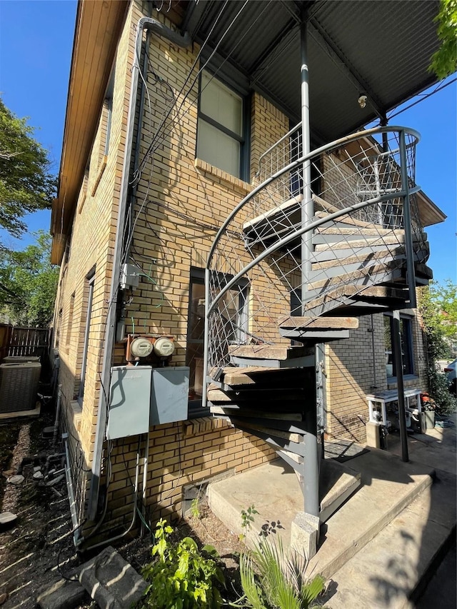 1805 Sul Ross St, Houston, TX 77098 - view of side of property featuring brick siding and a balcony