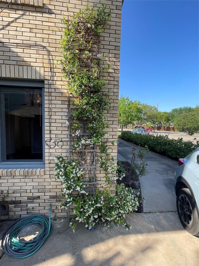 1805 Sul Ross St, Houston, TX 77098 - exterior view of brick siding