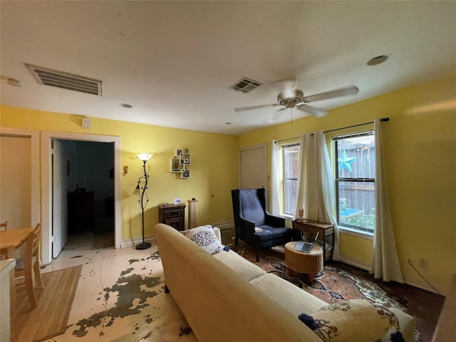 1805 Sul Ross St, Houston, TX 77098 - living room with a ceiling fan