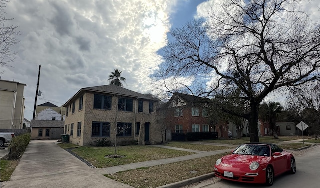 1805 Sul Ross St, Houston, TX 77098 - view of front facade featuring brick siding, a front lawn, and concrete driveway